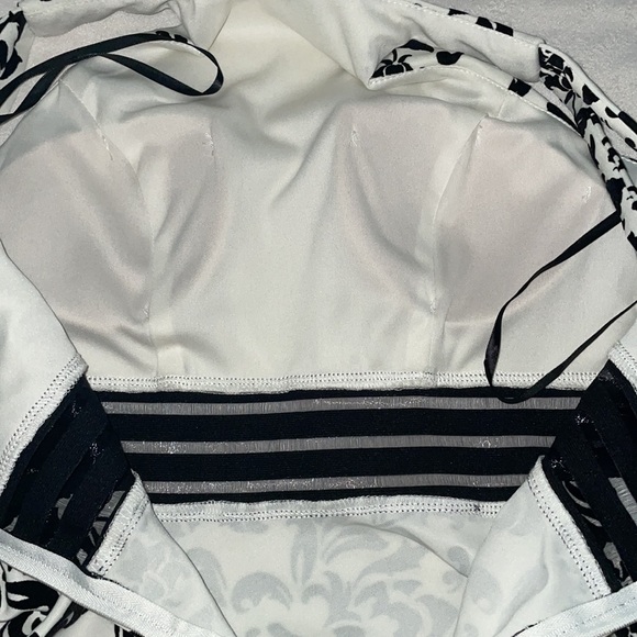 Black & White Velvet Textured Damask Filigree Dress - Picture 8 of 11